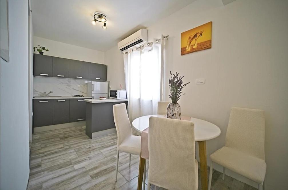 Apartment Vita Postira Eksteriør billede