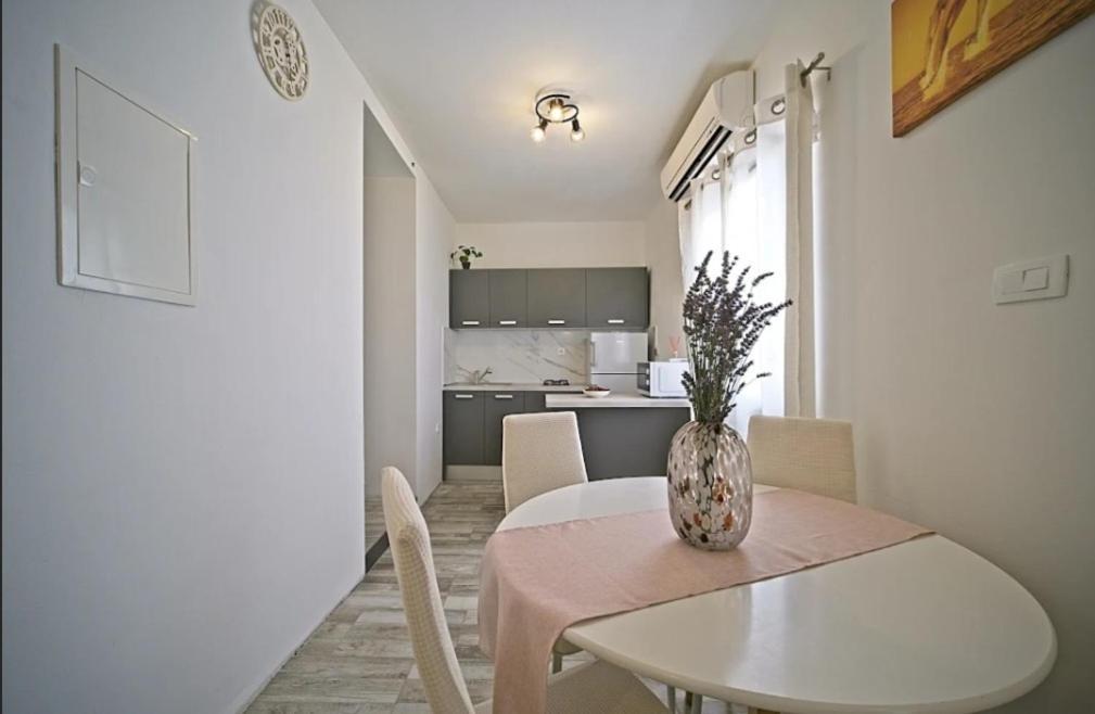 Apartment Vita Postira Eksteriør billede